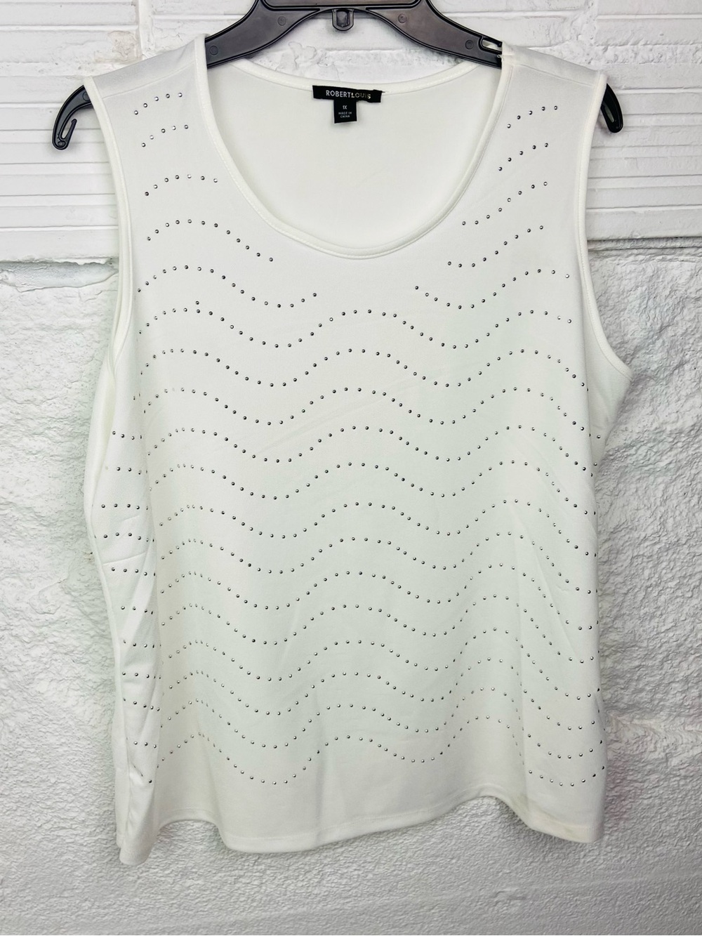 Robert Louis White Sleeveless Studded Wave-Pattern Tank size 1X - Picture 3 of 13